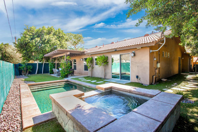 52540 Avenida Juarez, La Quinta CA: https://media.crmls.org/mediaz/e9875b42-5a49-4d1e-9fab-ac617c96fd1e.jpg