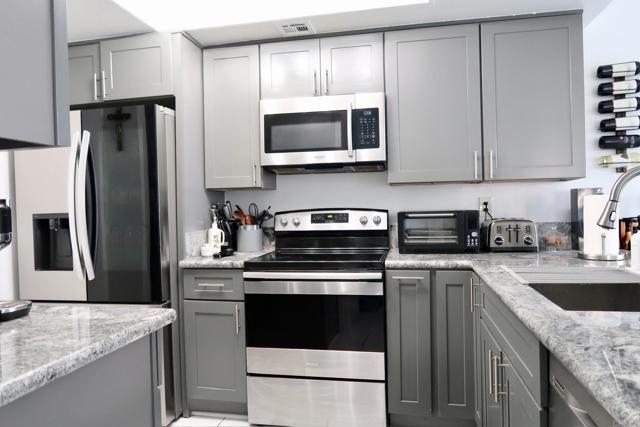 Detail Gallery Image 8 of 30 For 5430 Baltimore Drive #70,  La Mesa,  CA 91942 - 3 Beds | 2/1 Baths