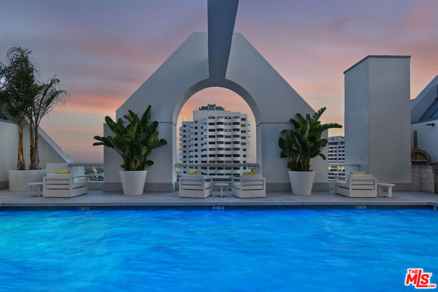 10520 Wilshire Boulevard, Los Angeles CA: https://media.crmls.org/mediaz/e9884b90-1c6a-477f-ba07-0de0e784e1c8.jpg