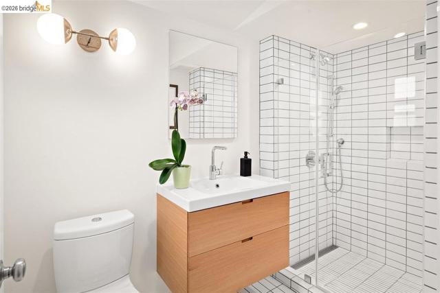 Image 18 of 54 For 450 Vermont Ave