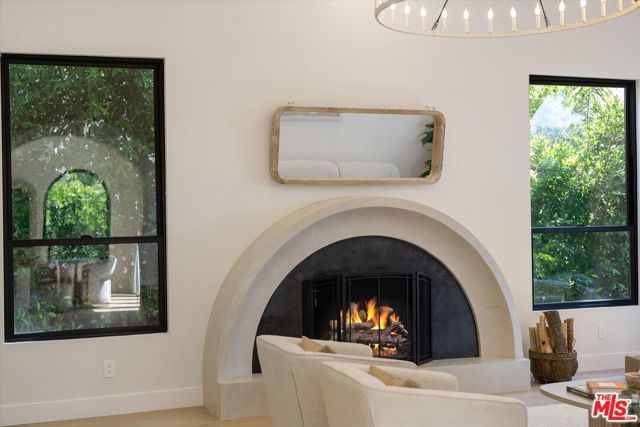 100 S La Jolla Avenue, Los Angeles CA: https://media.crmls.org/mediaz/e988d838-8d83-4f9d-90da-1314f63728ac.jpg