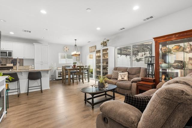 Detail Gallery Image 9 of 36 For 35461 Brown Galloway Ln, Fallbrook,  CA 92028 - 4 Beds | 3 Baths