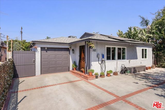 7427 Cleon Avenue, Sun Valley CA: https://media.crmls.org/mediaz/e98905fd-4e3f-43d3-9b49-e77c1075f4b3.jpg