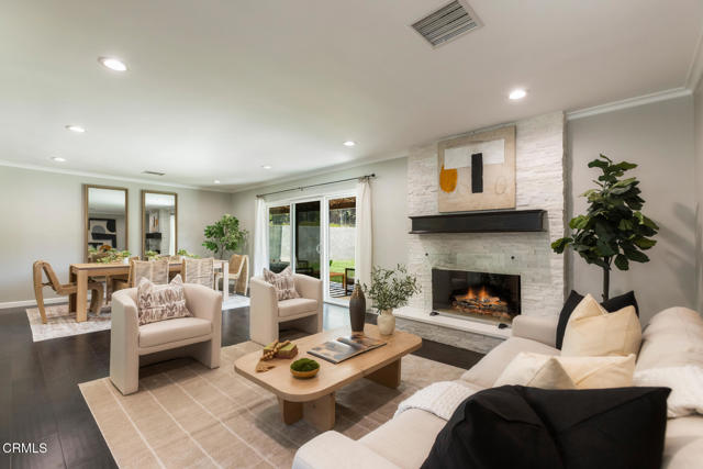 11442 Brainard Avenue, Sylmar CA: https://media.crmls.org/mediaz/e9891303-2e81-4dc0-8433-fed0f59f2362.jpg