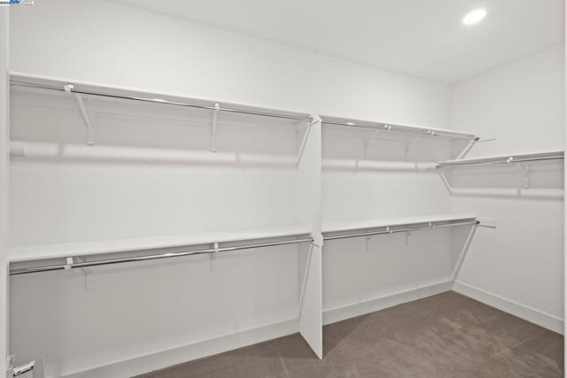 318 Paradiso Ct, San Ramon CA: https://media.crmls.org/mediaz/e9897f1f-00c6-432d-a10b-83fe12cb0052.jpg