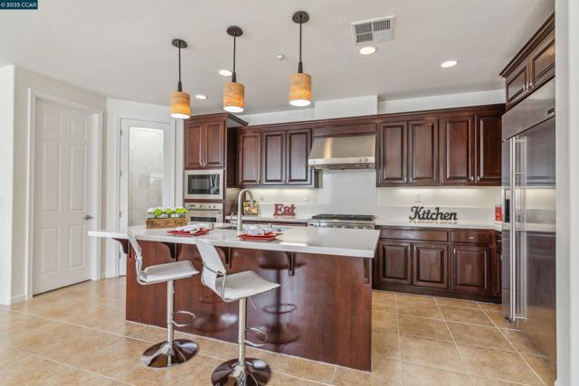1840 Tanglewood Ln, Brentwood CA: https://media.crmls.org/mediaz/e989b66b-b5ea-4bc1-9b95-5be4073bb81e.jpg