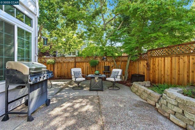 89 Amberfield Ln, Danville CA: https://media.crmls.org/mediaz/e989bff0-af41-4677-a394-090c29991a3a.jpg