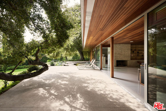 3970 Archdale Road, Encino CA: https://media.crmls.org/mediaz/e989deb6-74ee-40c1-9ac6-bd14f9c80756.jpg