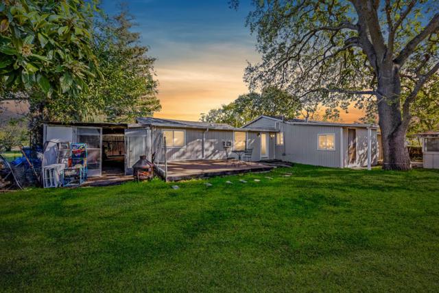 10395 Santa Teresa Boulevard, Gilroy CA: https://media.crmls.org/mediaz/e989e49b-2a7f-4e27-840e-5ba9c35faa32.jpg