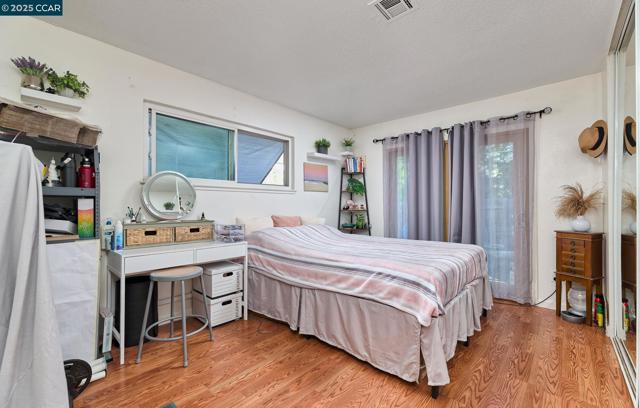 4913 Douvan Ct, Carmichael CA: https://media.crmls.org/mediaz/e98a0ec7-5b50-44e7-b1c5-b70d9bff57da.jpg