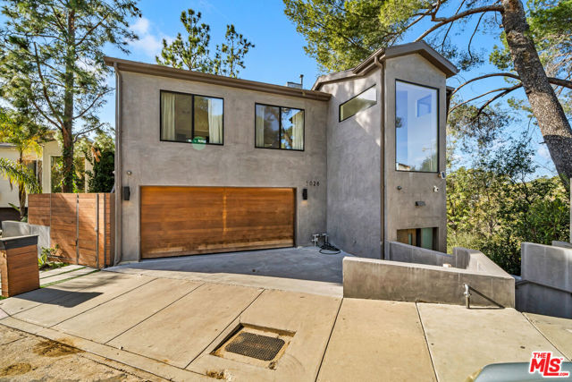 3026 PASSMORE Drive, Los Angeles CA: https://media.crmls.org/mediaz/e98a63bc-5353-4ce8-9979-490946ef88d9.jpg