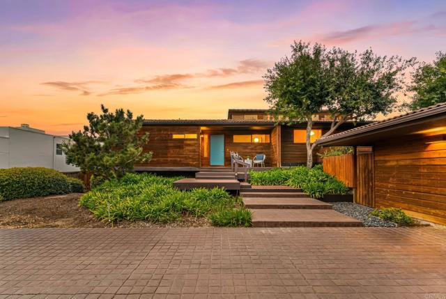 6960 Via Estrada, La Jolla CA: https://media.crmls.org/mediaz/e98a9484-311e-4661-9e78-019e4cca38fc.jpg