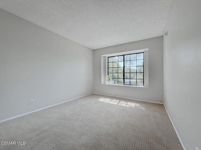 5404 Quakertown Avenue, Woodland Hills CA: https://media.crmls.org/mediaz/e98af159-bb9a-4d48-aeb3-dd22f90f8cf8.jpg