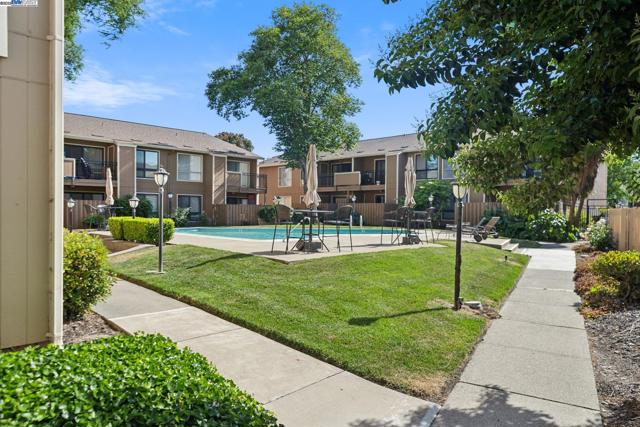 8985 Alcosta Blvd, San Ramon CA: https://media.crmls.org/mediaz/e98b4dbc-271f-420c-b095-efeb5137e513.jpg