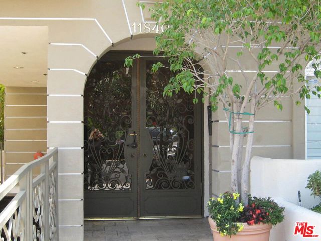 11840 Dorothy Street, Los Angeles CA: https://media.crmls.org/mediaz/e98be90d-75d5-476c-bcd7-491bd0c1b6db.jpg