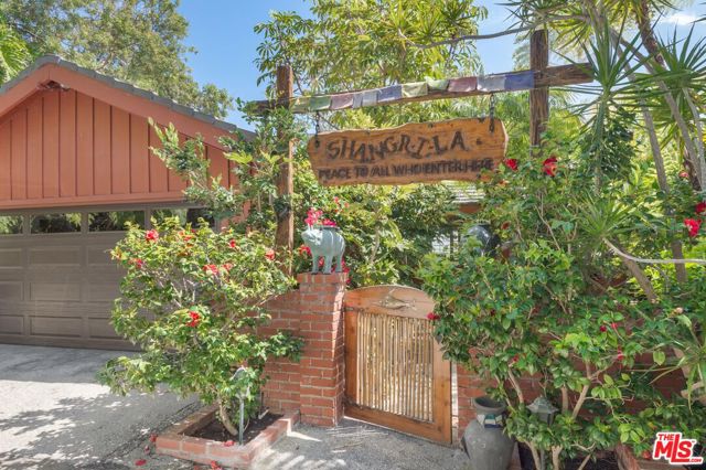 27004 PACIFIC COAST Highway, Malibu CA: https://media.crmls.org/mediaz/e98ce068-2148-415f-b2b1-674a7e3e2e3d.jpg