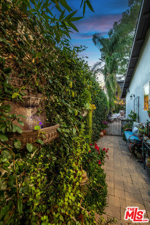 4635 Bellflower Avenue, North Hollywood CA: https://media.crmls.org/mediaz/e98dbdd9-839e-4371-9a64-4aab6939c027.jpg