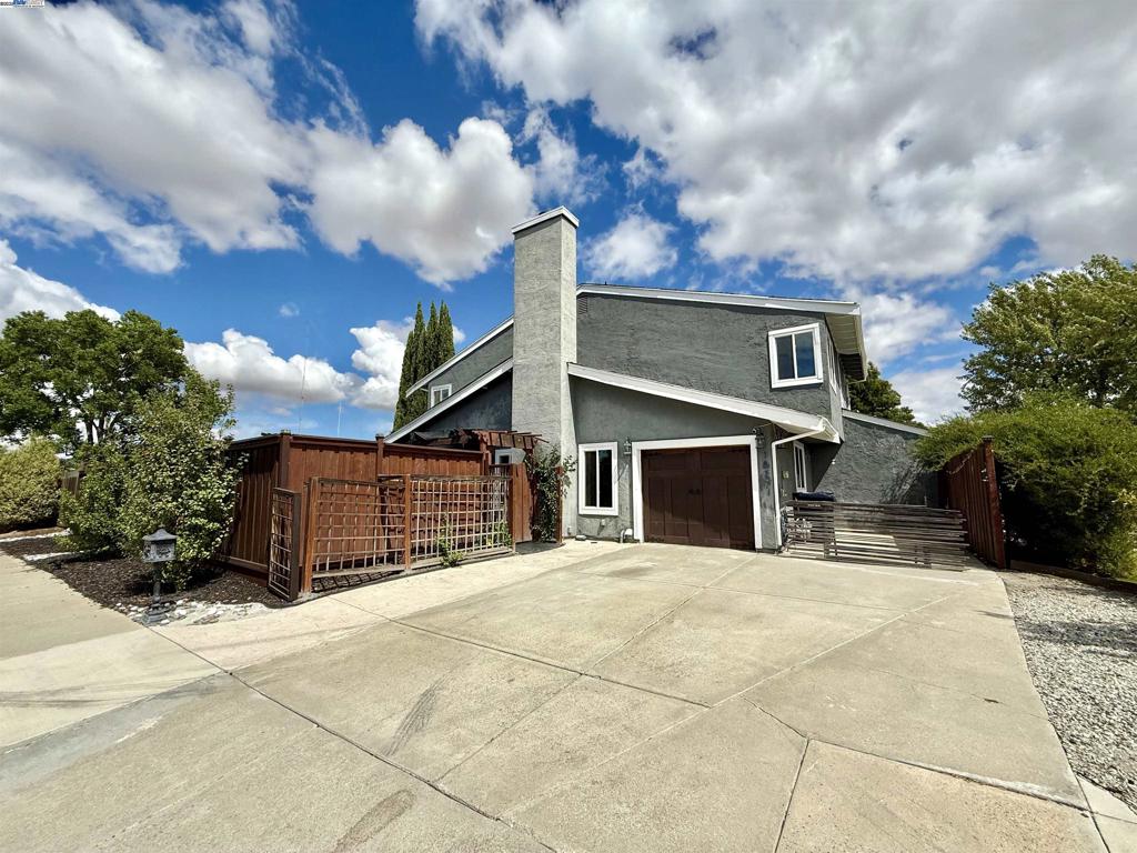1817 Bluebell Dr