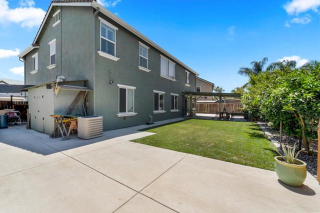 17753 Wheat Field Street, Lathrop CA: https://media.crmls.org/mediaz/e98e5af7-c445-4895-ae1f-2991431c52ef.jpg