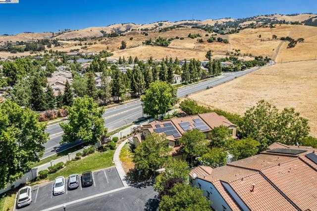 4182 Lautrec Dr, San Jose CA: https://media.crmls.org/mediaz/e98f7096-0092-43c1-bec5-4d20dc259048.jpg