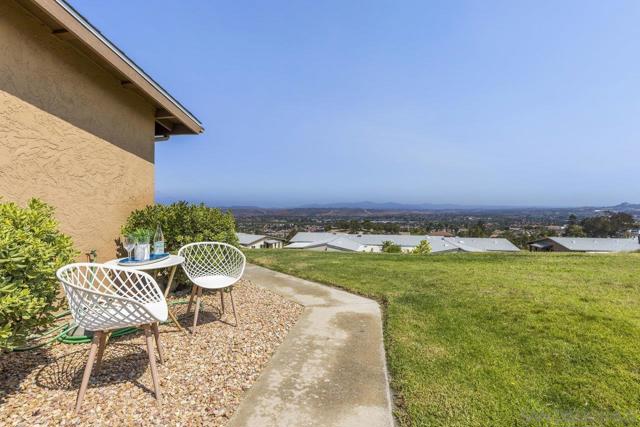 4469 Albatross Way, Oceanside CA: https://media.crmls.org/mediaz/e98fcdfd-cc9b-471a-a687-7409710b02d0.jpg