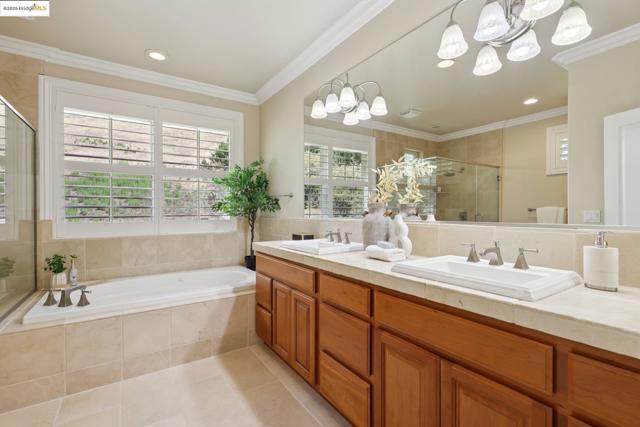 125 Mystic Pl, Alamo CA: https://media.crmls.org/mediaz/e9905b00-f74a-4bcf-8b00-c50de9239804.jpg