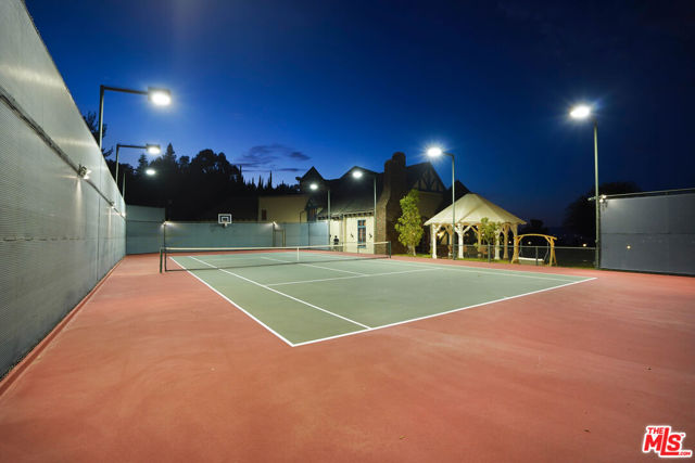 19000 Dorlon Drive, Tarzana CA: https://media.crmls.org/mediaz/e9905fc7-e8e1-446f-a994-5c4e06e695b4.jpg