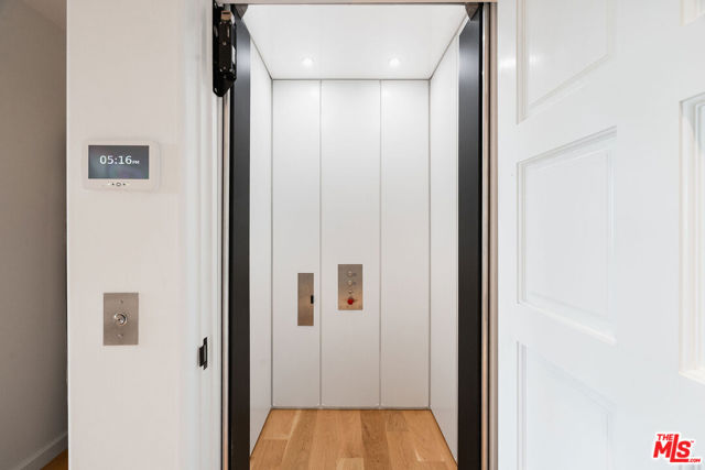 Image 60 of 72 For 705 Palisades Beach Road