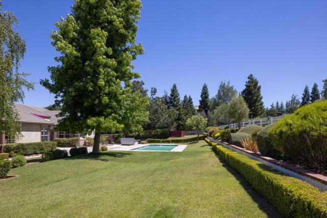 6 Sleepy Hollow Drive, Carmel Valley CA: https://media.crmls.org/mediaz/e991b561-4ba5-4c1d-adeb-969cb310b3d6.jpg