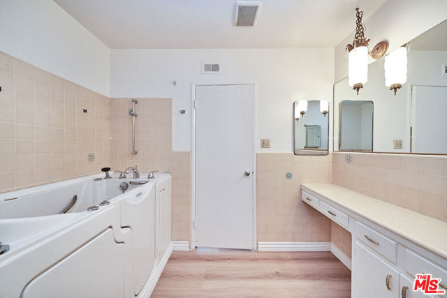 12129 Beverly Boulevard, Whittier CA: https://media.crmls.org/mediaz/e991cad8-368b-4106-992e-89061fca7170.jpg