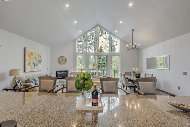 20244 Lower Skyridge Dr, Groveland CA: https://media.crmls.org/mediaz/e992142c-5c35-4e92-8fe9-799c80bc7af1.jpg