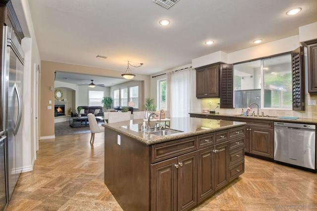 Image 4 of 48 For 993 Hawthorne Creek Dr