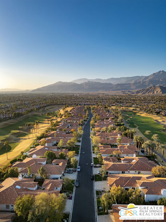 55586 Southern, La Quinta CA: https://media.crmls.org/mediaz/e992cfe4-2d8e-4ddf-a50d-50a6f8a894c4.jpg
