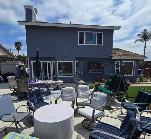 1552 Merlot Ct, Vista CA: https://media.crmls.org/mediaz/e9931245-d9c3-452e-835e-1c064149e564.jpg