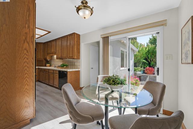 19028 Clemans Dr, Castro Valley CA: https://media.crmls.org/mediaz/e993218e-1952-425f-af86-b007c1749ab4.jpg