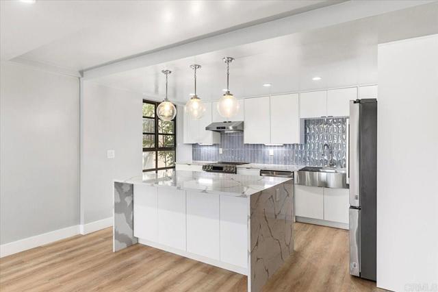 Detail Gallery Image 11 of 27 For 1250 Cave St #3,  La Jolla,  CA 92037 - 2 Beds | 2 Baths
