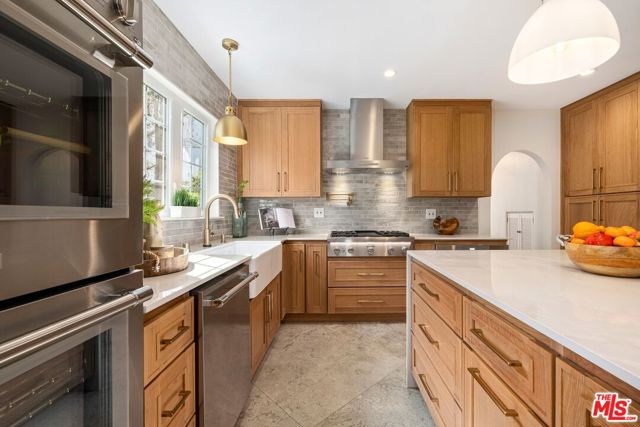 2276 La Granada Drive, Los Angeles CA: https://media.crmls.org/mediaz/e9934dc9-d4a2-494c-89d9-57bdc861c6e2.jpg
