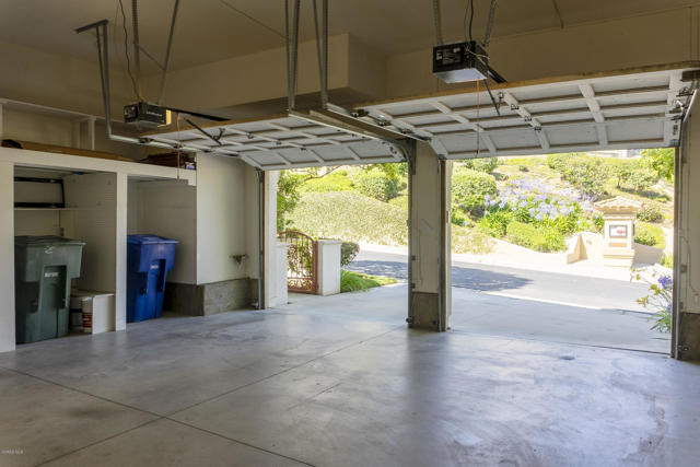 1026 Corte Augusta, Camarillo CA: https://media.crmls.org/mediaz/e993788b-2355-4a72-8d88-a31b615e502b.jpg