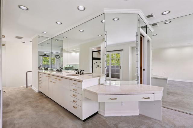 3946 La Jolla Village Dr, La Jolla CA: https://media.crmls.org/mediaz/e993ed6d-cd2c-432e-bb8d-6a62dd80aab2.jpg