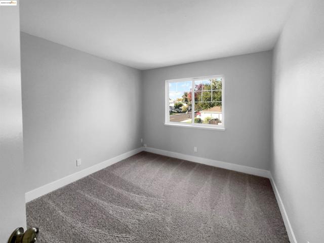 1176 Shadowcliff Ct, Brentwood CA: https://media.crmls.org/mediaz/e9944d1a-ee49-41b2-8c9d-85e049c8ddbf.jpg