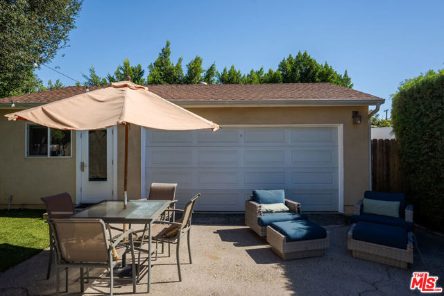 1900 Mentone Avenue photo 27