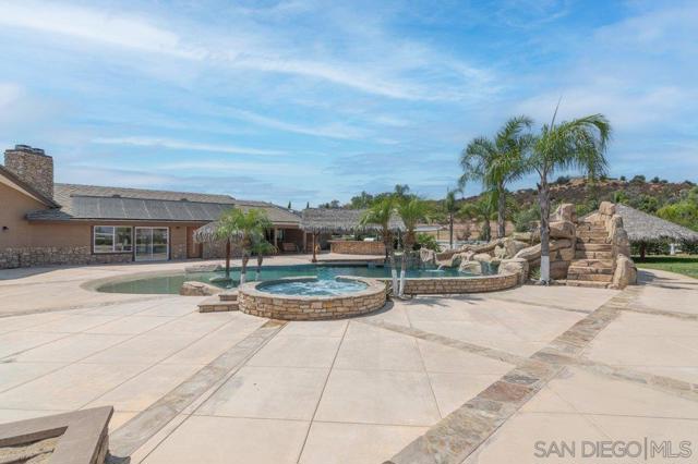 Image 29 of 75 For 37789 Avenida La Cresta