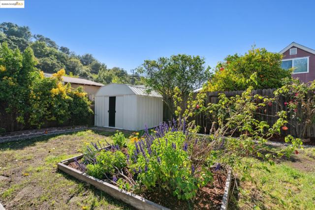 2309 Potrero Ct, Pinole CA: https://media.crmls.org/mediaz/e995632c-92c6-4725-9cc7-bd81aac7569f.jpg