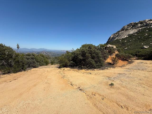 17441 Dos Picos Park Road, Ramona CA: https://media.crmls.org/mediaz/e99579ce-c952-4837-8852-03971a5417f5.jpg
