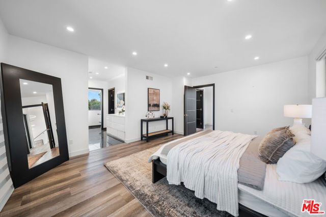 5812 Willis Avenue, Sherman Oaks CA: https://media.crmls.org/mediaz/e995cdd0-44e9-481a-8ac5-6092ab84f10d.jpg