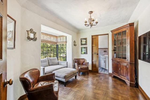 2307 Easton Drive, Burlingame CA: https://media.crmls.org/mediaz/e995ffca-a414-4905-aaca-422b6d369bf3.jpg
