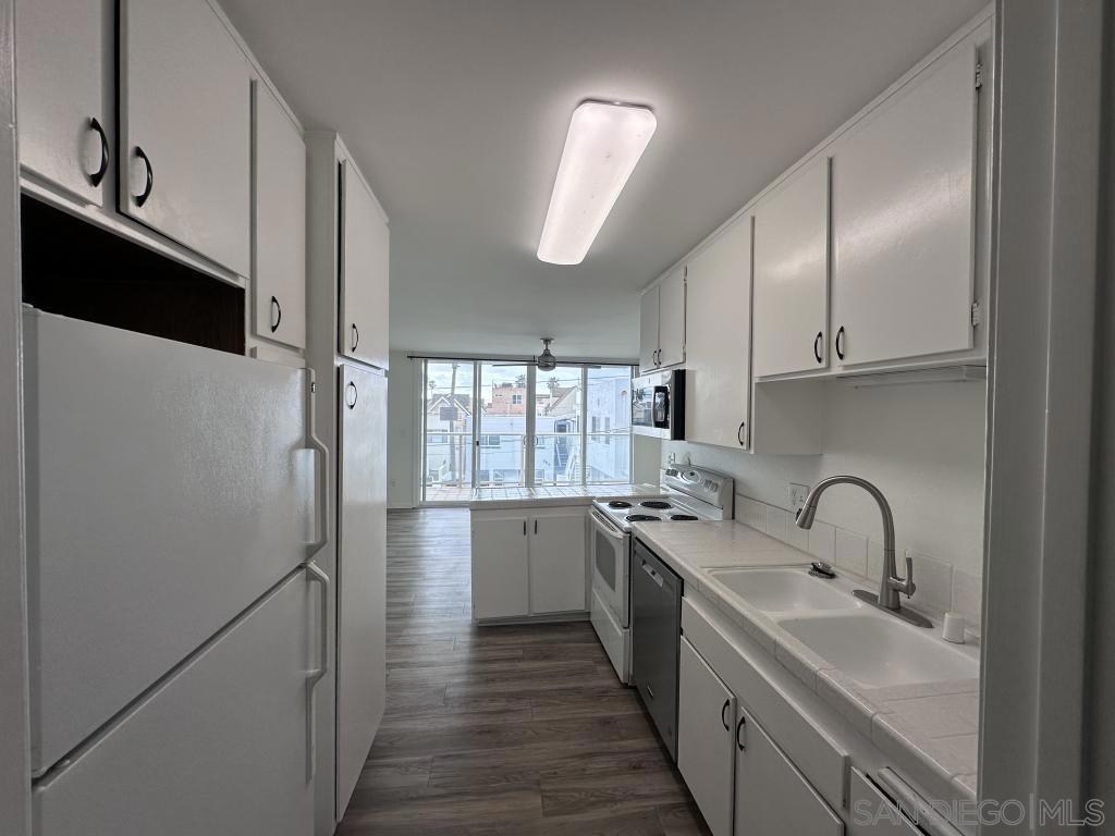 725 Redondo Ct - photo 7