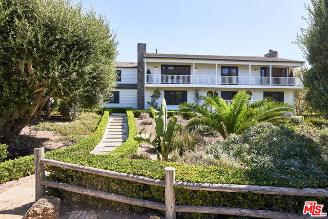 30362 Morning View Drive, Malibu CA: https://media.crmls.org/mediaz/e99623e7-e03b-4489-9267-214c4414307d.jpg