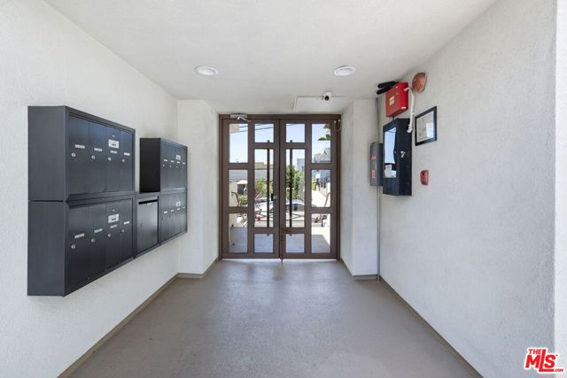 716 Maltman Avenue, Los Angeles CA: https://media.crmls.org/mediaz/e99676f6-c0d4-48ab-80ee-9e9c654c8d01.jpg