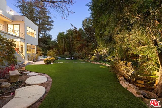 2477 Canyon Oak Drive, Los Angeles CA: https://media.crmls.org/mediaz/e996cbcc-c017-4749-a60b-d7f558545a3a.jpg